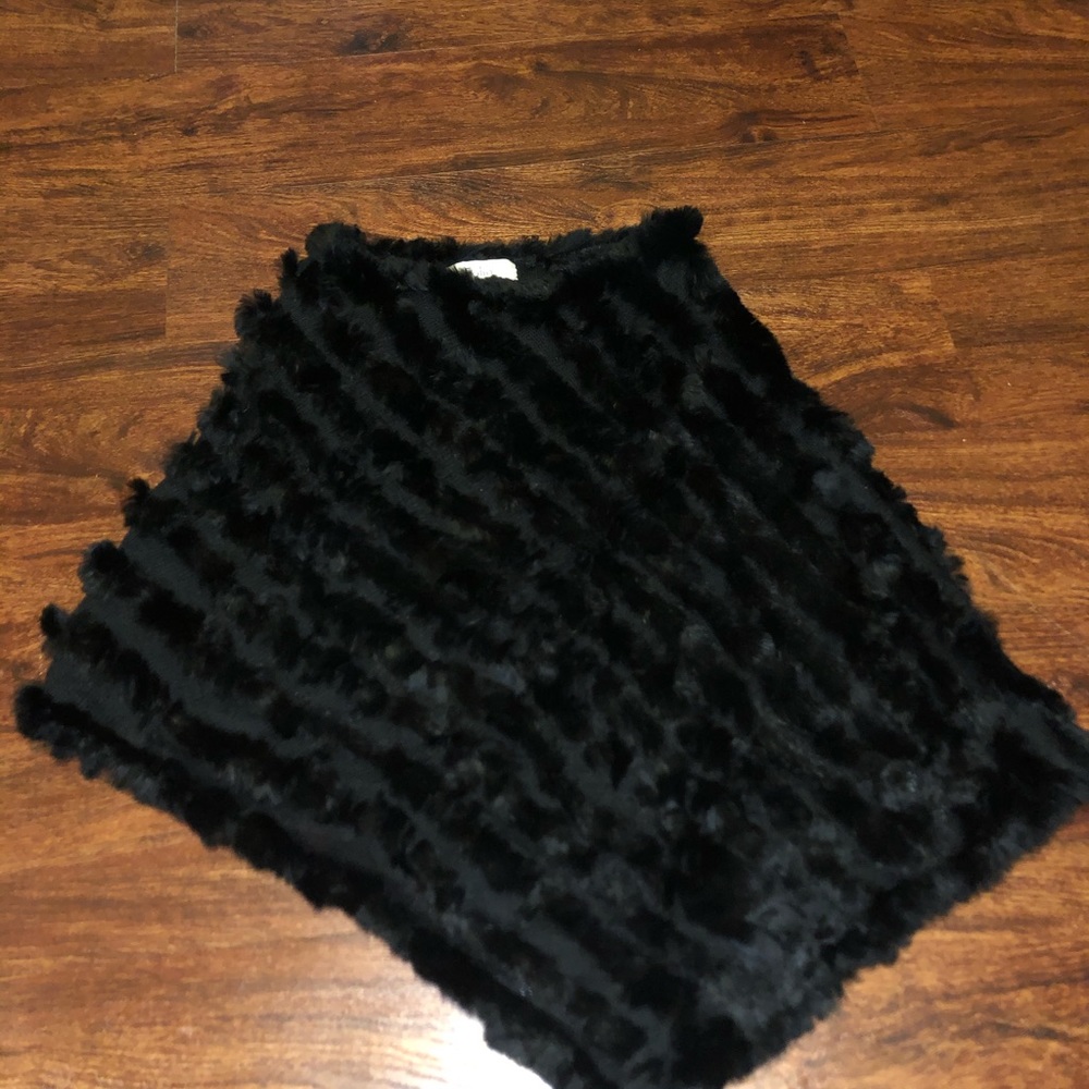 FOLIO Women’s Rabbit Fur Shawl - Picture 2 of 3